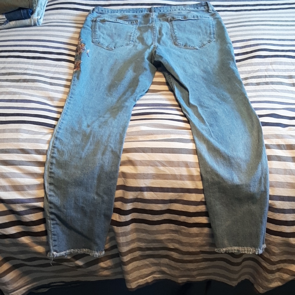 Jeans - Picture 2 of 3